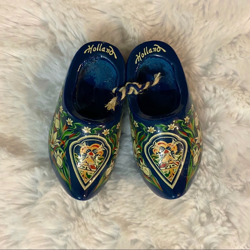 Vintage Holland Handpainted Miniature Wood Clogs - Picture 1 of 5